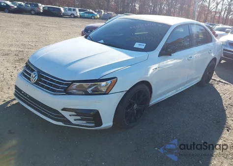 2018 Volkswagen Passat 2.0T R-Line/2.0T S z USA, uszkodzony, nr VIN 1VWAA7A31JC010939